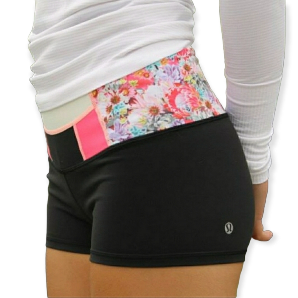 Lululemon Boogie Reversible Shorts size 6 Flowabunga Black Fitted Athletic Short